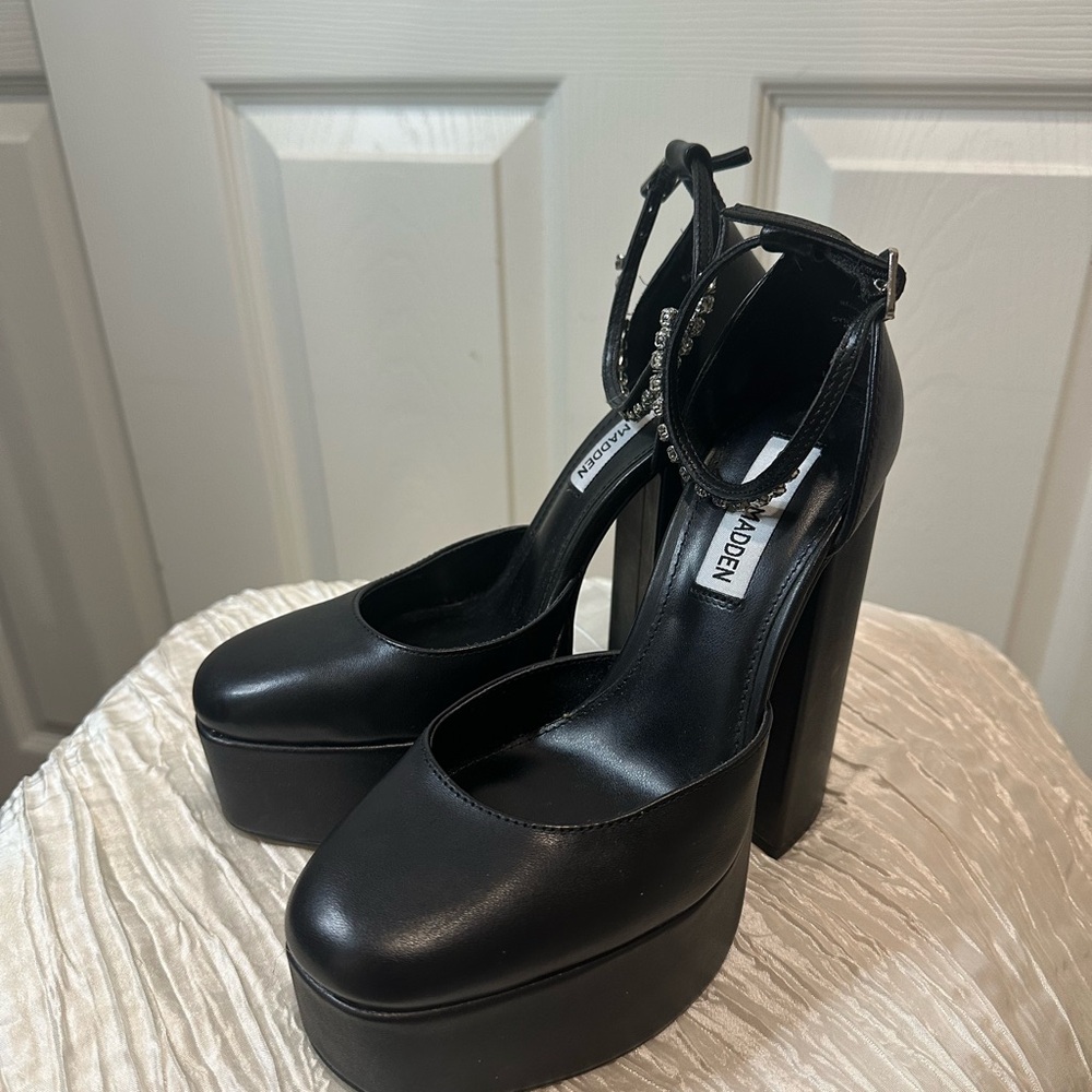 Steve Madden Black Platform Sandals with Rhinestone Strap - Picture 5 of 5
